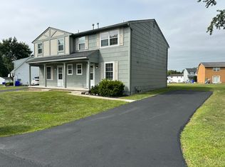 72 Willowick Dr, Fariport, NY 14450