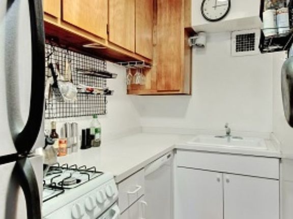 3rd image of 335-341 E 51st St #11B