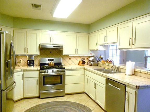 2nd image of 426 Nimitz Cir