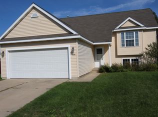 6888 Deer Cove Dr SE, Caledonia, MI 49316