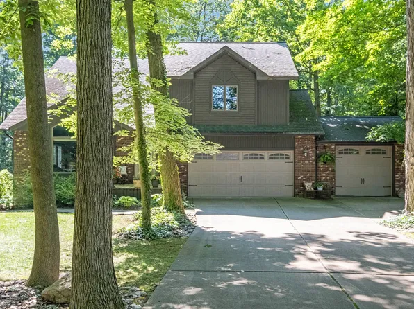 9246 Young Dr, Swartz Creek, MI 48473