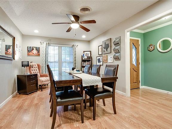 5th image of 2110 Columbia Dr