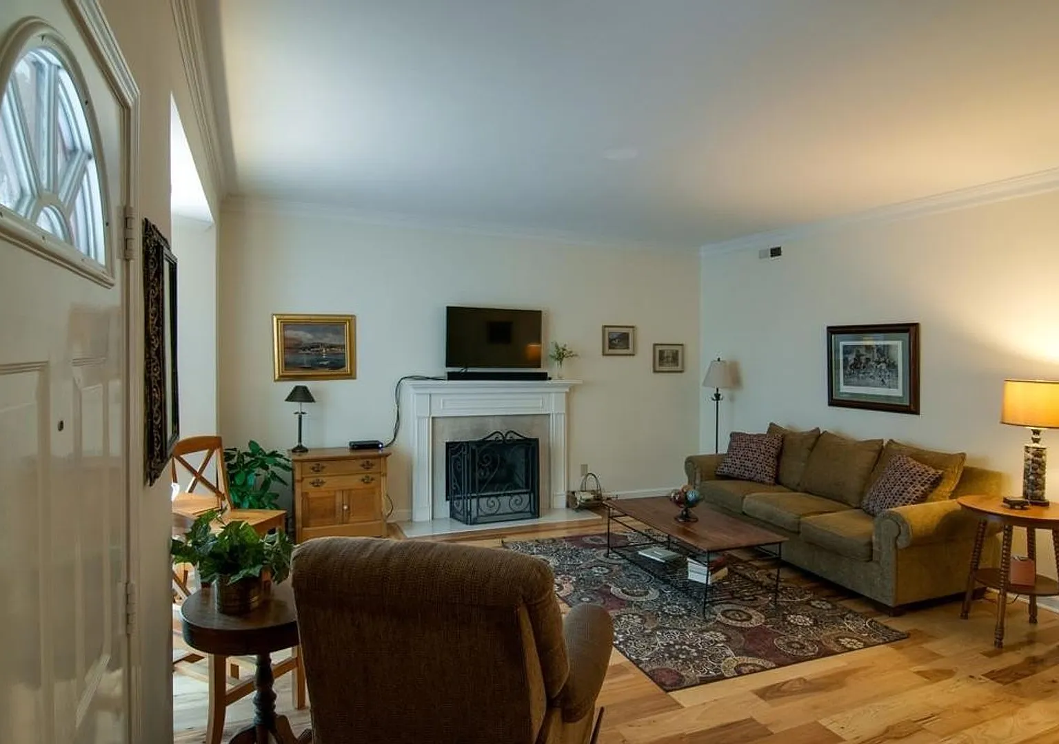 Beautiful 2BR/1.5BA home in a prime location within walking distance to West End and Vanderbilt U... — Photo 4