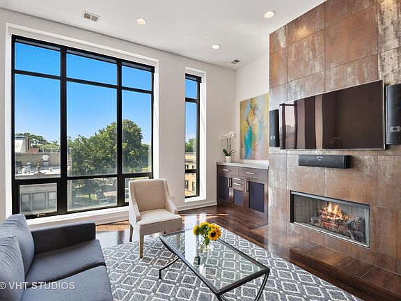 3rd image of 1609 N Hoyne Ave APT 4E