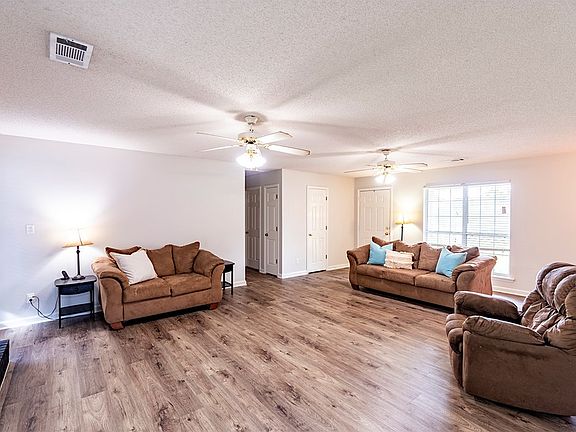 3rd image of 131 Paloma Dr
