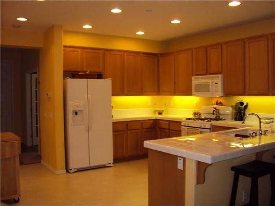 1st image of 233 Vineyard Ct