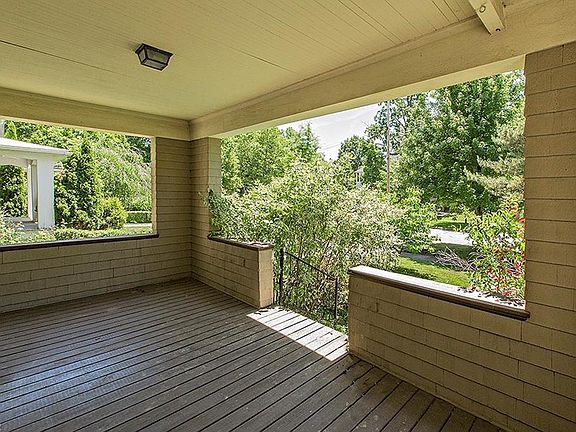 3rd image of 2983 Euclid Heights Blvd