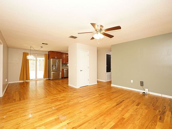 4th image of 357 Lincoln Ave