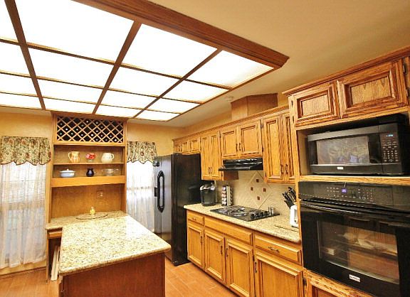 4th image of 705 Wisteria Ave