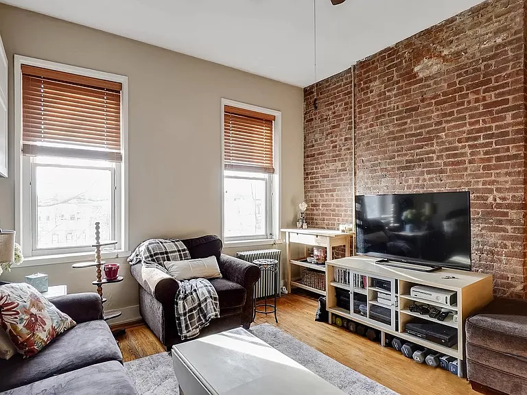 832 Washington St #6 — Photo 2