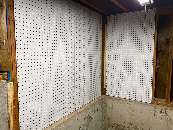 Wlk-in crwl-sp c big storage