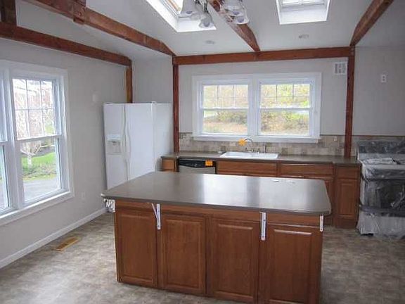 2nd image of 522 Grand Ave