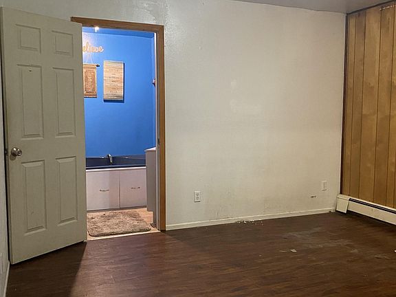 4th image of 1357 Sloan St