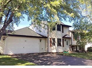 8210 Ashwood Dr, Niagara Falls, NY 14304