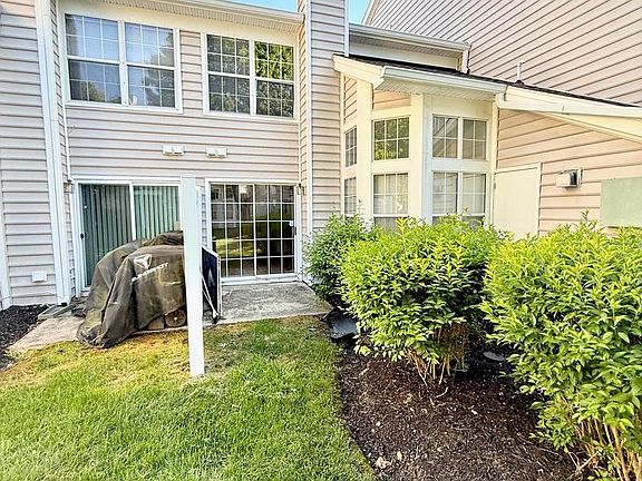 5th image of 13918 King George Way #374