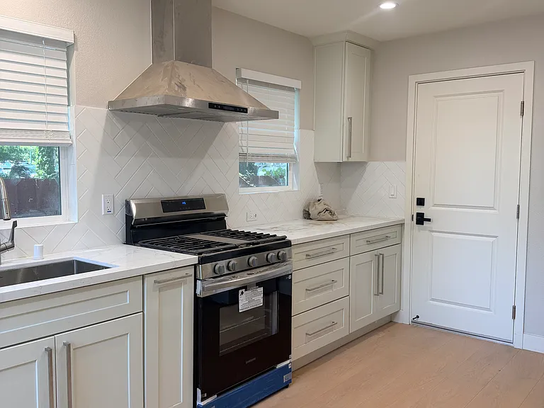 414 Charles St #NEW — Photo 4