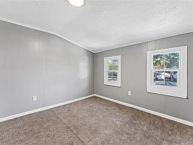 4475 Silverdale Rd — Photo 9