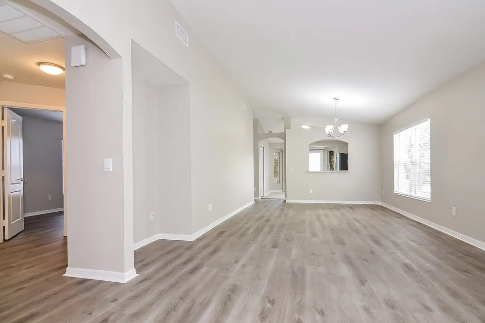 3 bed, 2.0 bath, 1298 sqft, $3,580 — Photo 4