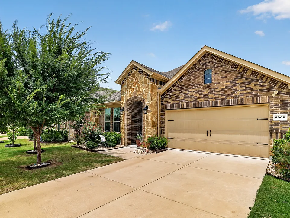 3936 Sidney Ln