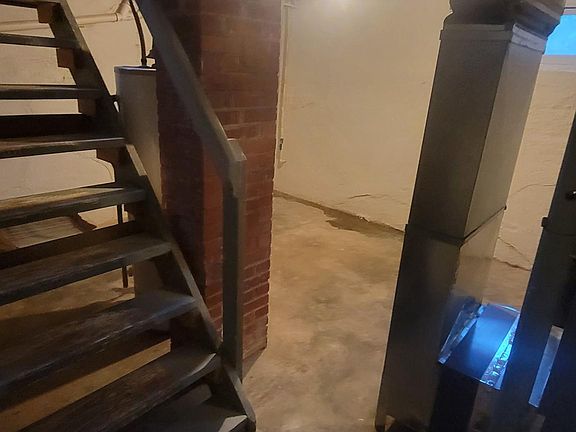 3rd image of 228 E 7th Ave