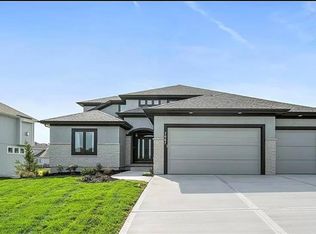 2233 NW Killarney Ln, Lees Summit, MO 64081