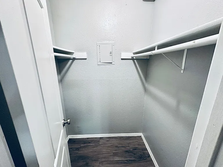 Awesome open Studio Apartments Close to Downtown — Photo 60