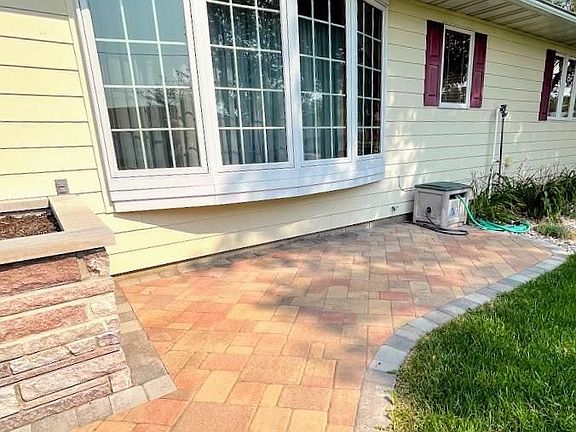 3rd image of 703 Park Ln