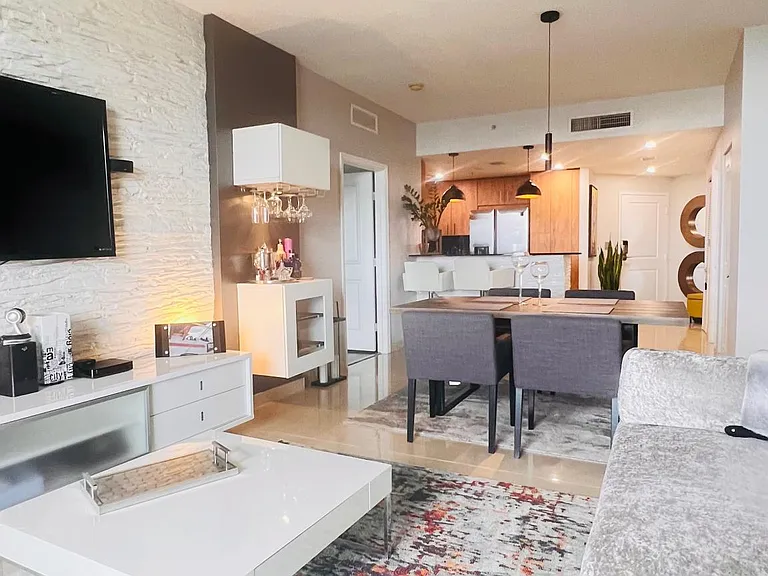 7910 Harbor Island Dr #509 — Photo 4