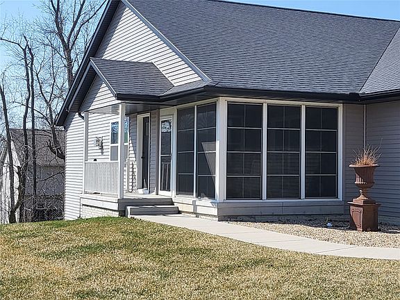 2nd image of 1603 Petrus Dr NE