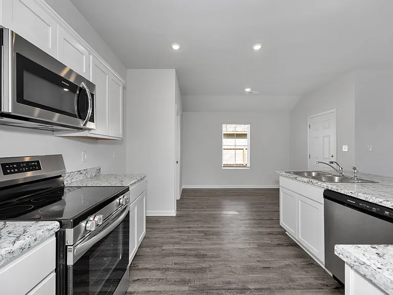 4021 Ryan Dr SW — Photo 17