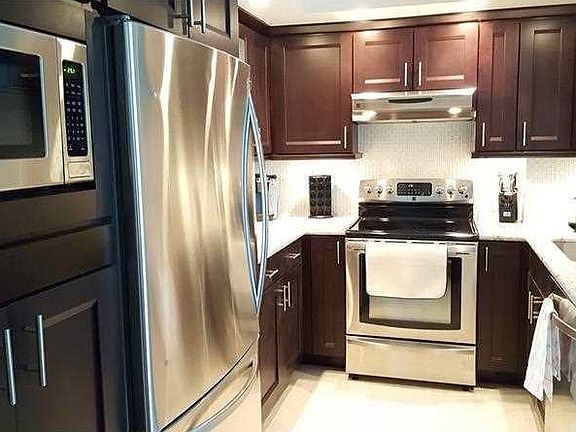 4th image of 100 Bayview Dr APT 506