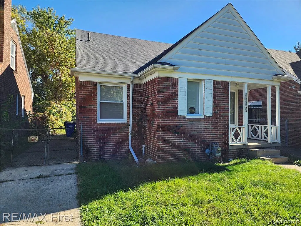 3 bed, 1.5 bath, 1148 sqft, $1,300 — Photo 2