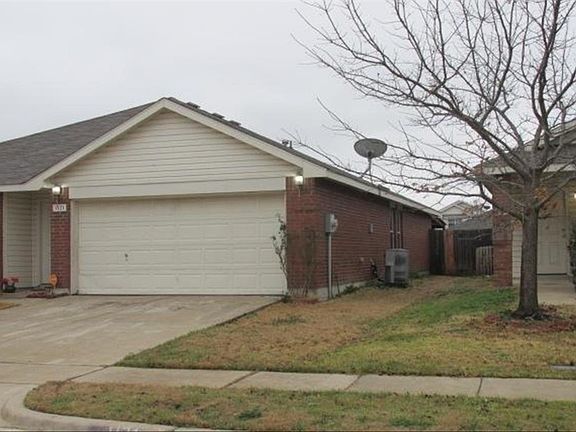 3rd image of 1121 Boxwood Dr