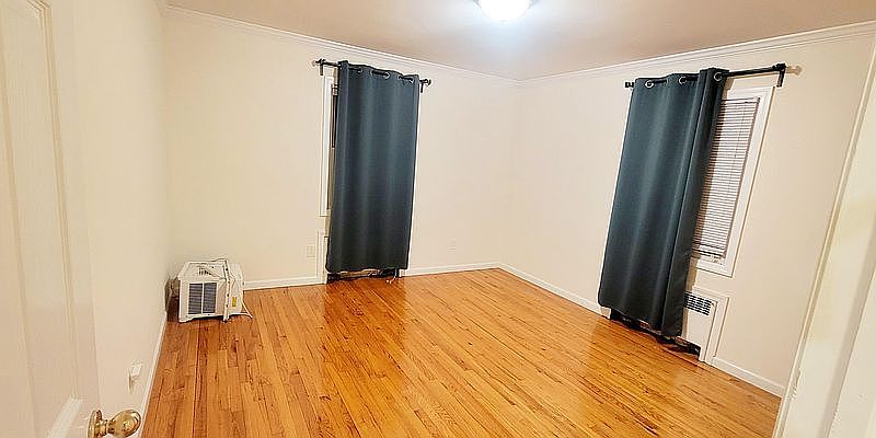 2nd image of 315 Gower St #1