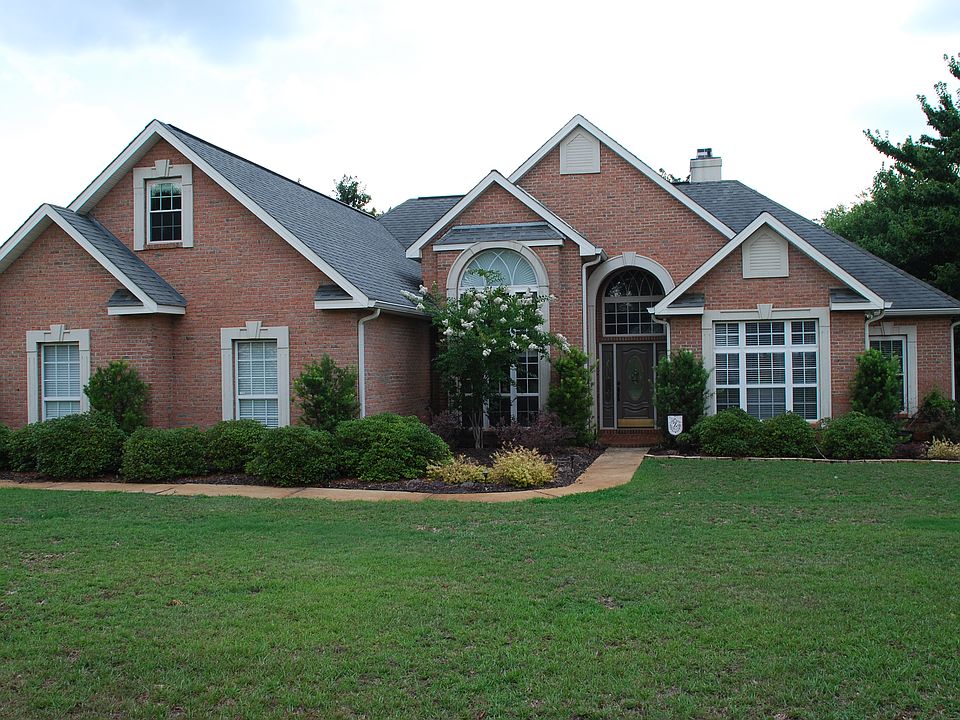 1st image of 208 Twelve Oaks Dr