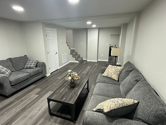 4th image of 109 White St
