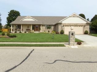706 Heritage Dr, Trenton, OH 45067