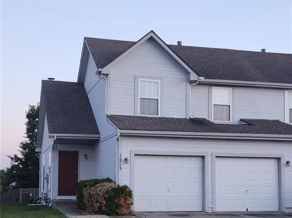 1213 S 5th St E, Louisburg, KS 66053