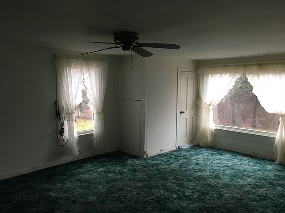 3rd image of 35 Caven Ln