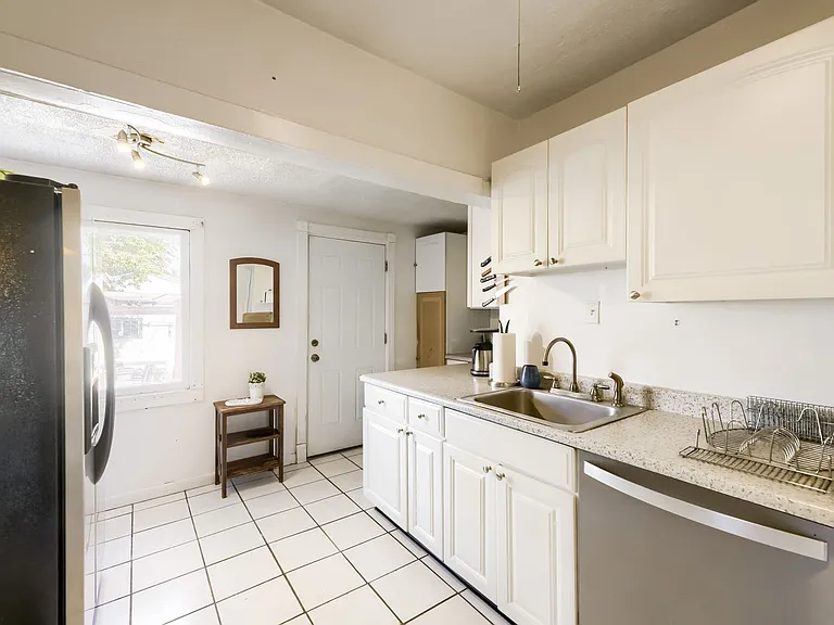 4664 Lincoln St — Photo 2