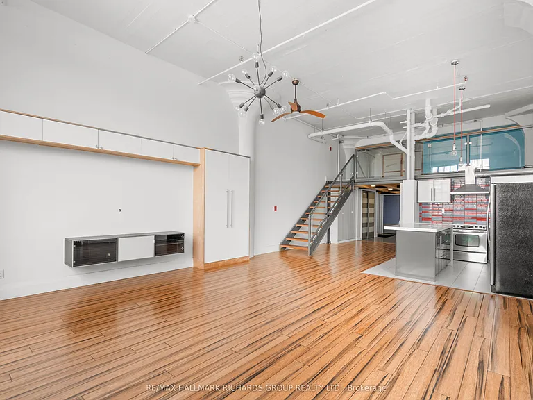 245 Carlaw Ave #202B — Photo 9