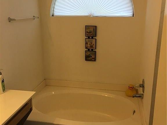 4th image of 2728 Bent Brook Dr