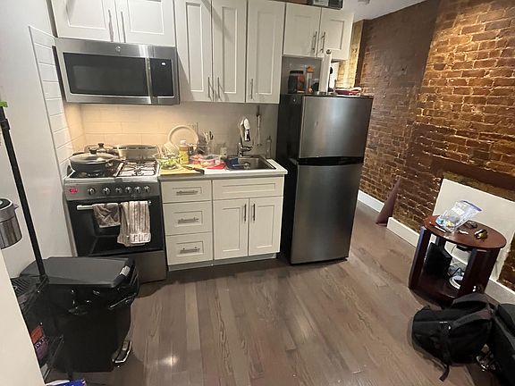 4th image of 521 E 12th St APT 11