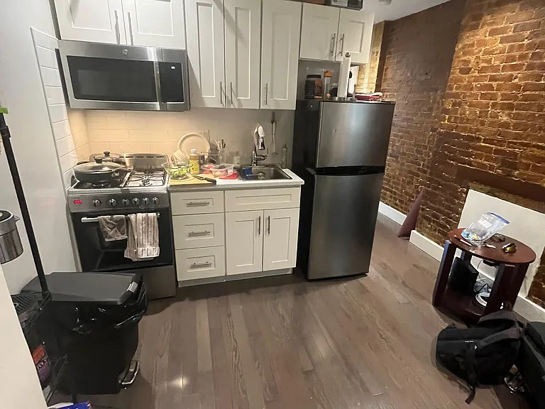 521 E 12th St #11 — Photo 4