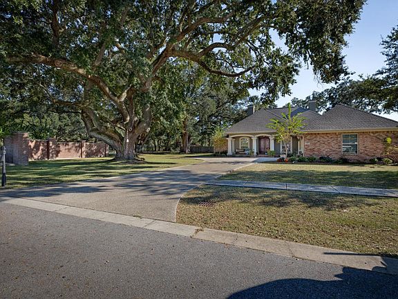3rd image of 3001 Oakleigh Cir