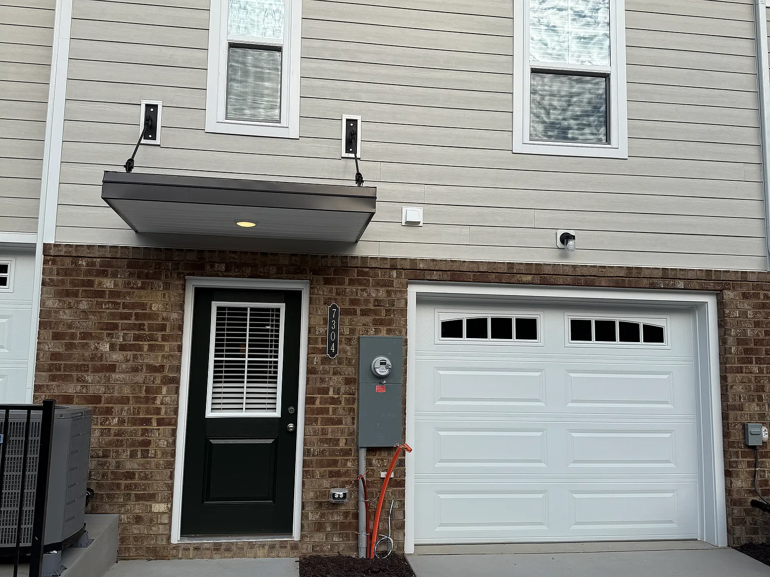 3 bed, 2.5 bath, 1525 sqft, $2,400 — Photo 1