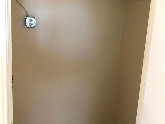 2nd image of 828 Chestnut St #828