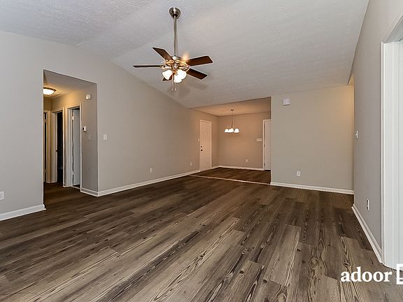 5th image of 105 Rosebud Ln