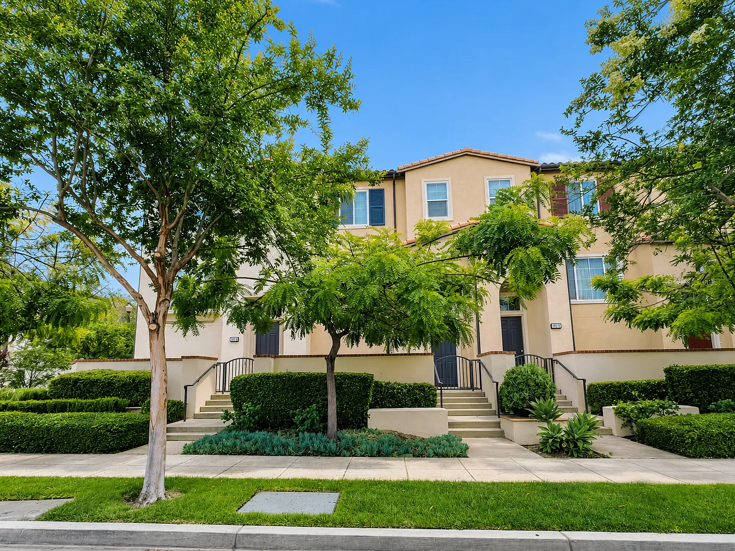 3 bed, 2.5 bath, 1670 sqft, $4,000 — Photo 1