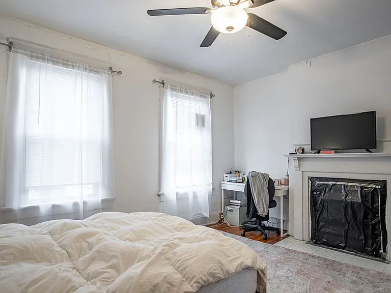 E 13th Ave 240-252 MLR — Photo 16